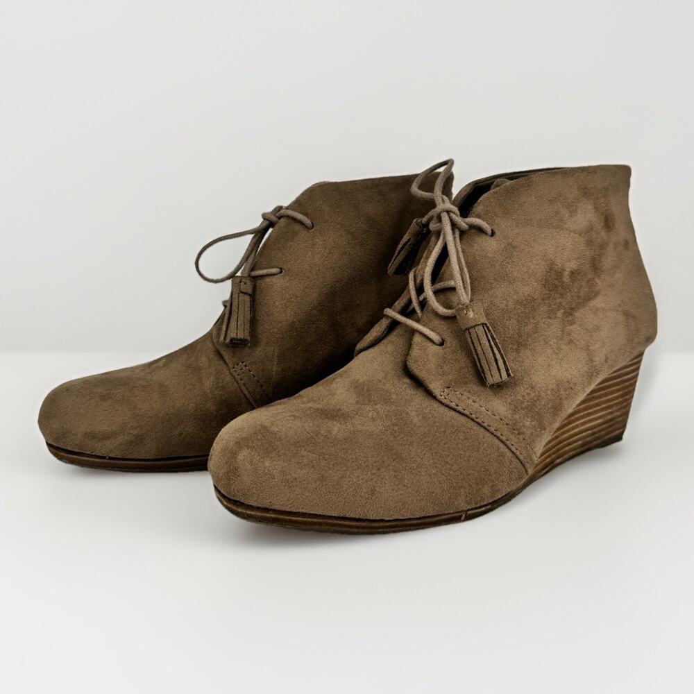 Dr. Scholl’s Dakota Wedge Booties Taupe Faux Suede Lace Up Ankle Boots Women’s 9